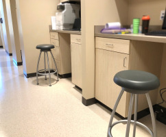 Watauga Orthopaedics exam room physician seating